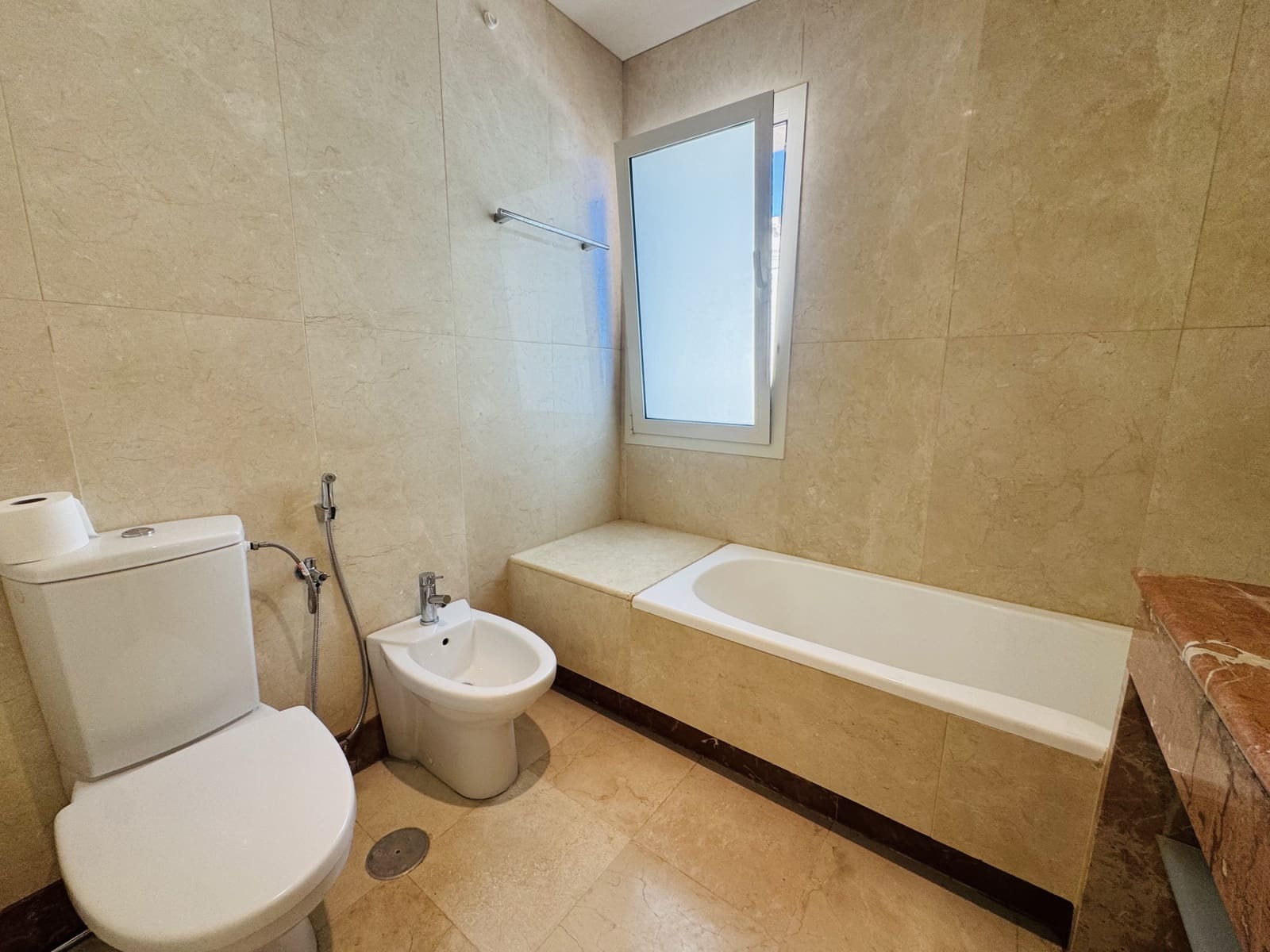 3 slaapkamer Penthouse te huur in Marbella met zwembad garage - € 3.500 (Ref: 9415823)