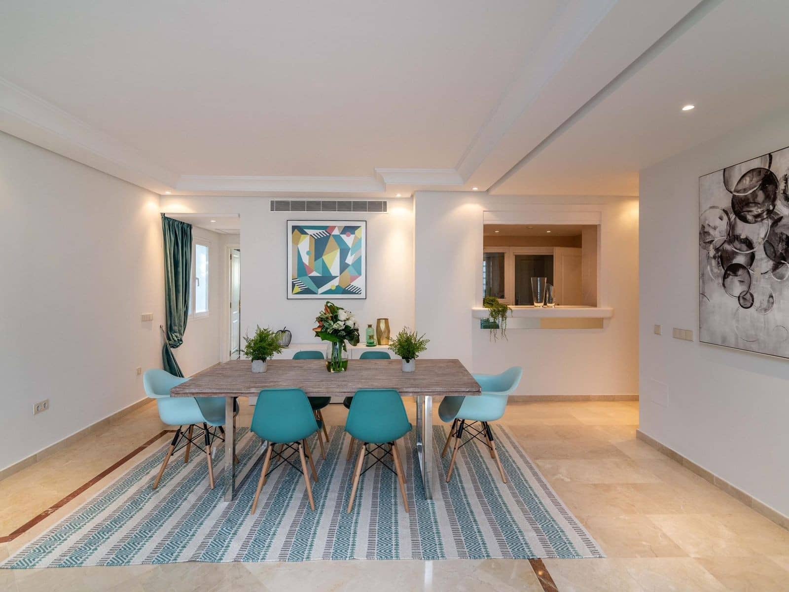 2 bedroom Apartment for holiday rental in Marbella with pool - € 750 (Ref: 9448968)