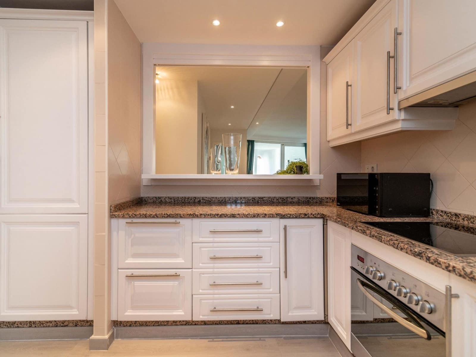 2 bedroom Apartment for holiday rental in Marbella with pool - € 750 (Ref: 9448968)