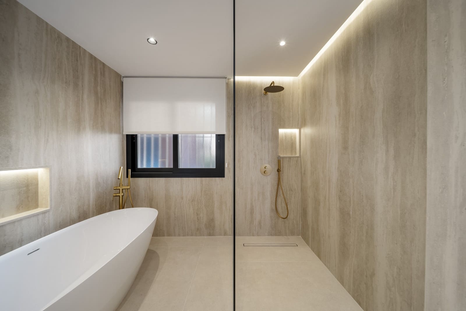 Apartamento de 3 habitaciones en Marbella en venta con piscina garaje - 1.650.000 € (Ref: 9502160)