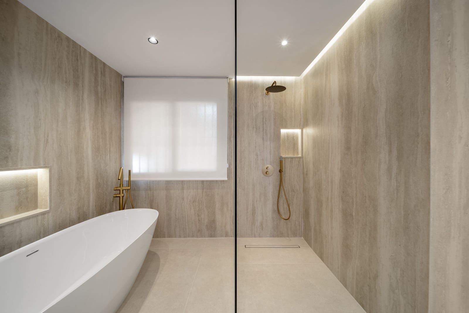 Apartamento de 3 habitaciones en Marbella en venta con piscina garaje - 1.650.000 € (Ref: 9502160)