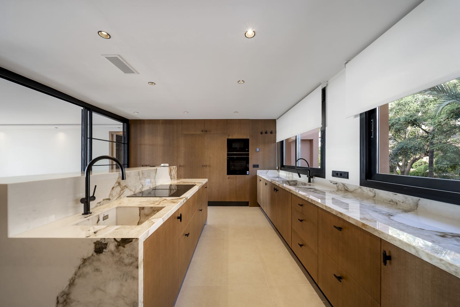 Apartamento de 3 habitaciones en Marbella en venta con piscina garaje - 1.650.000 € (Ref: 9502160)