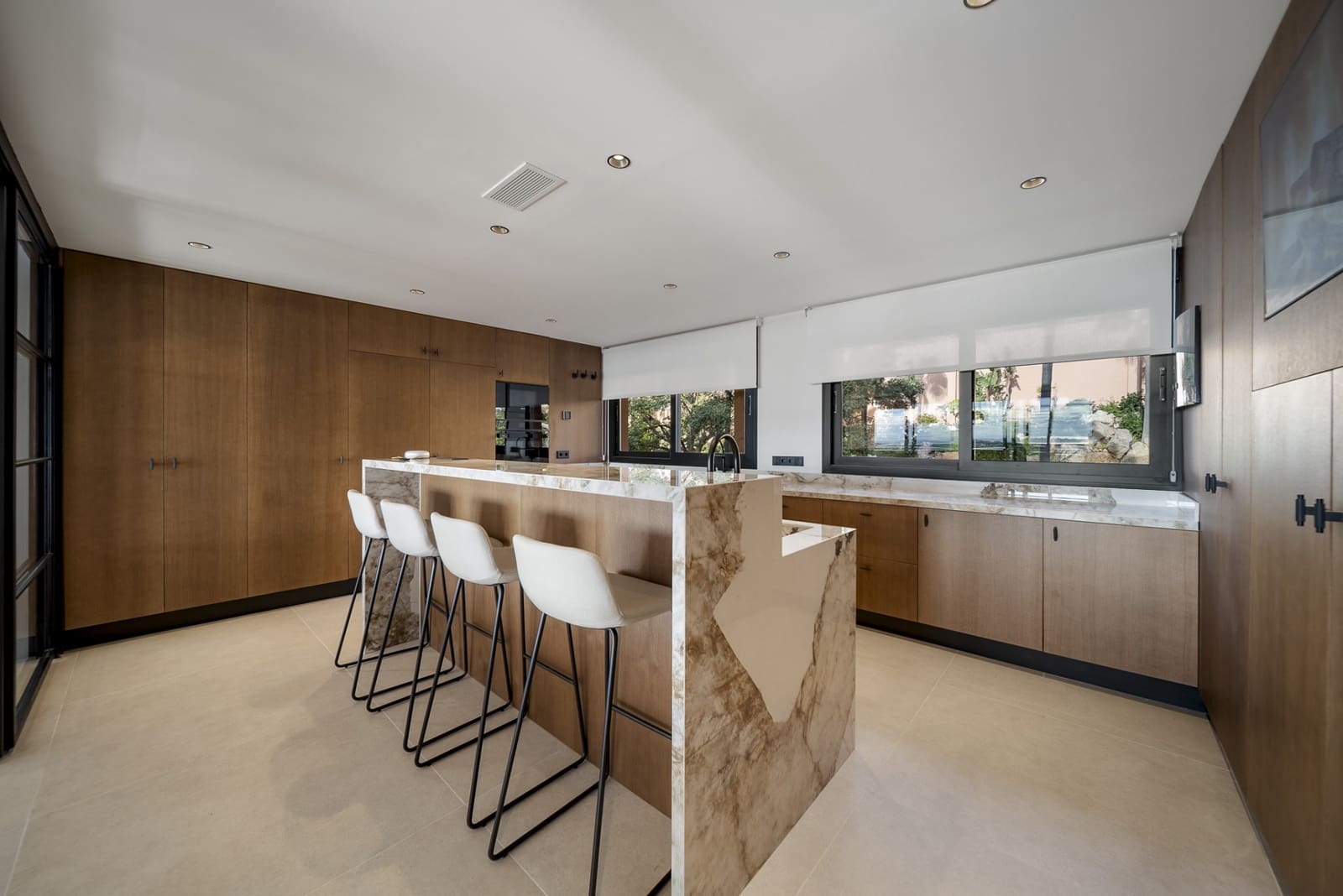 Apartamento de 3 habitaciones en Marbella en venta con piscina garaje - 1.650.000 € (Ref: 9502160)