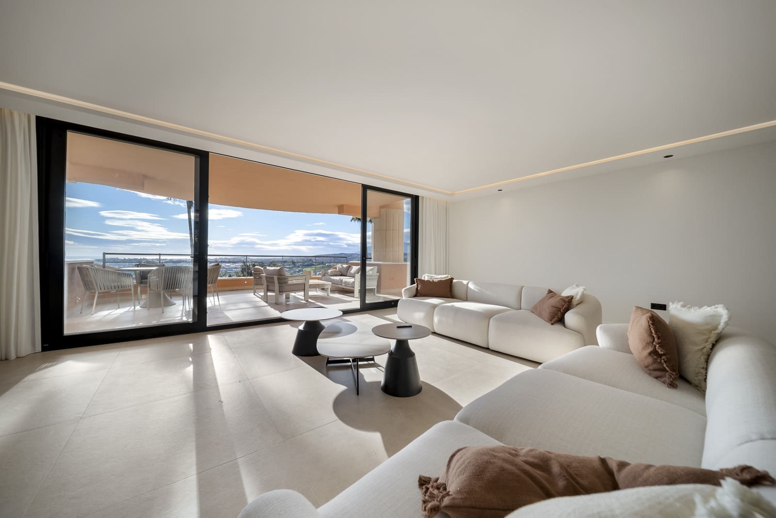 Apartamento de 3 habitaciones en Marbella en venta con piscina garaje - 1.650.000 € (Ref: 9502160)