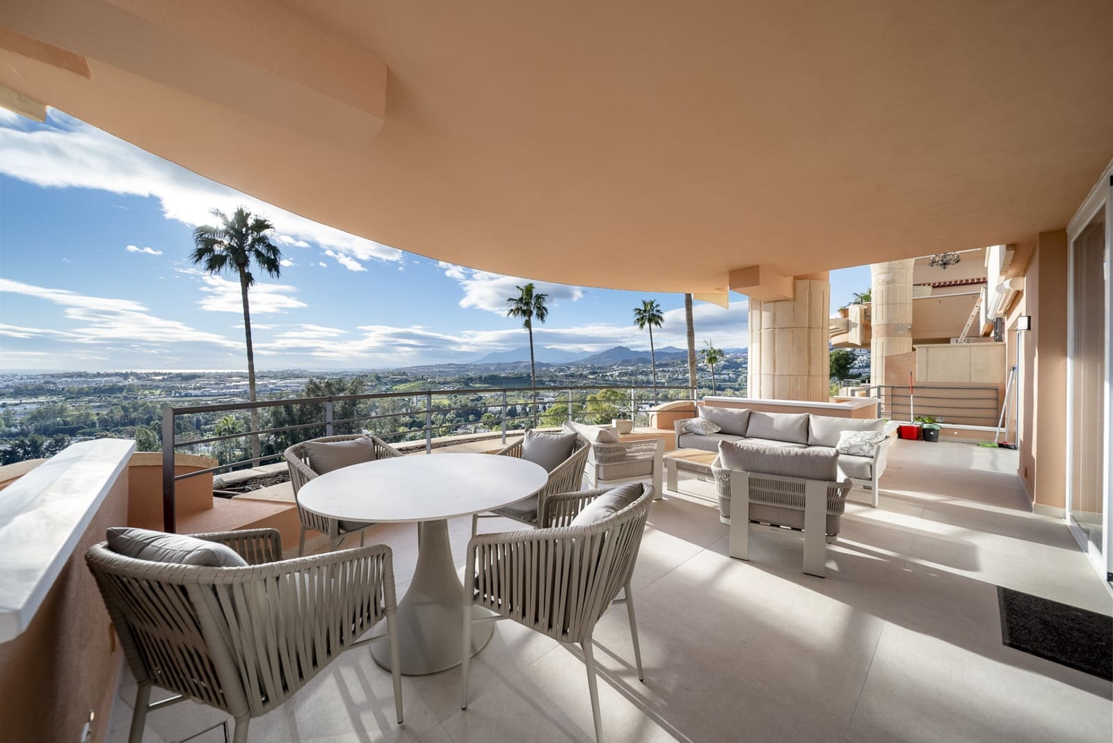 Apartamento de 3 habitaciones en Marbella en venta con piscina garaje - 1.650.000 € (Ref: 9502160)