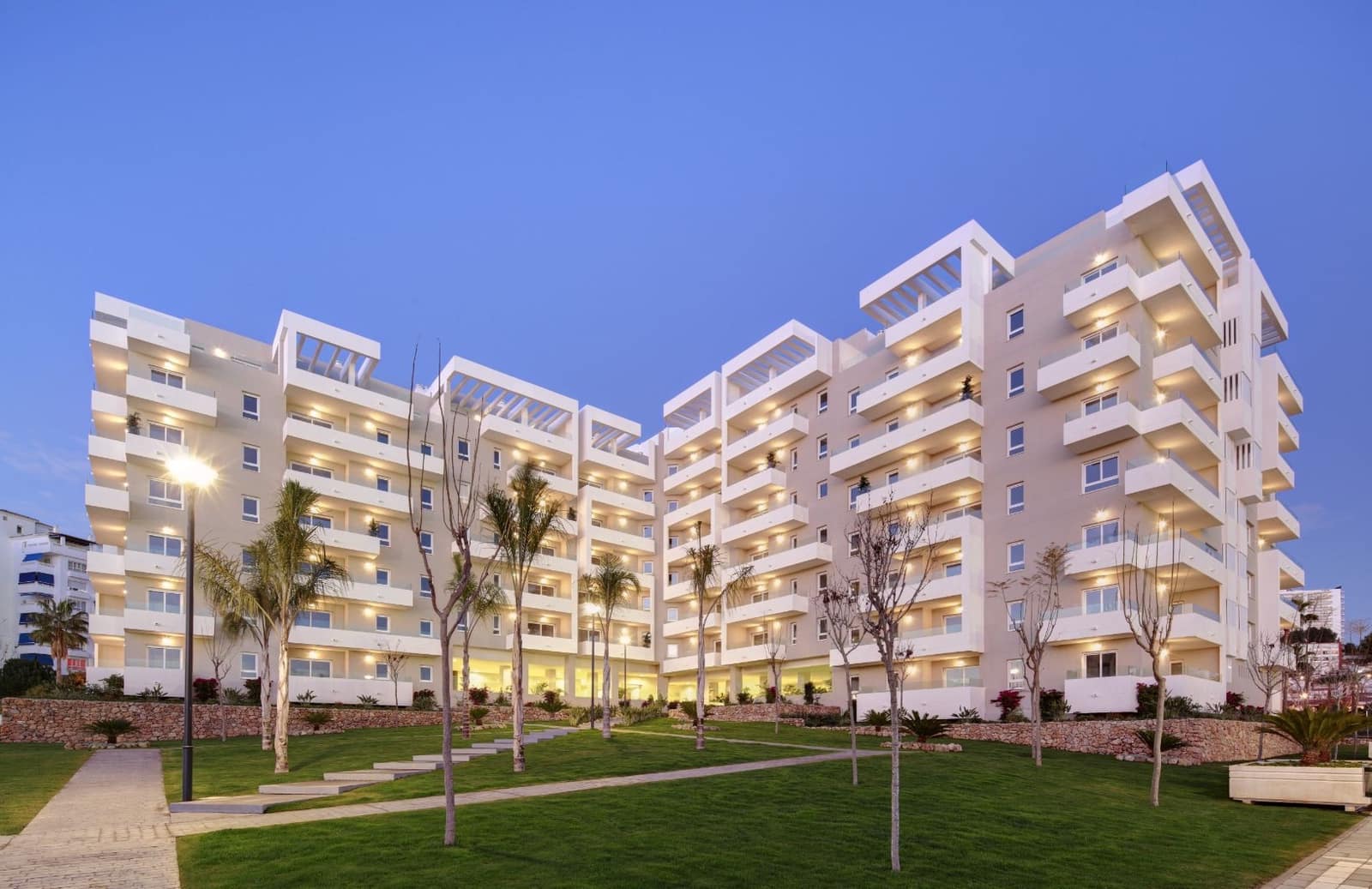 3 bedroom Apartment for rent in Nueva Andalucia with pool garage - € 2,000 (Ref: 9541000)