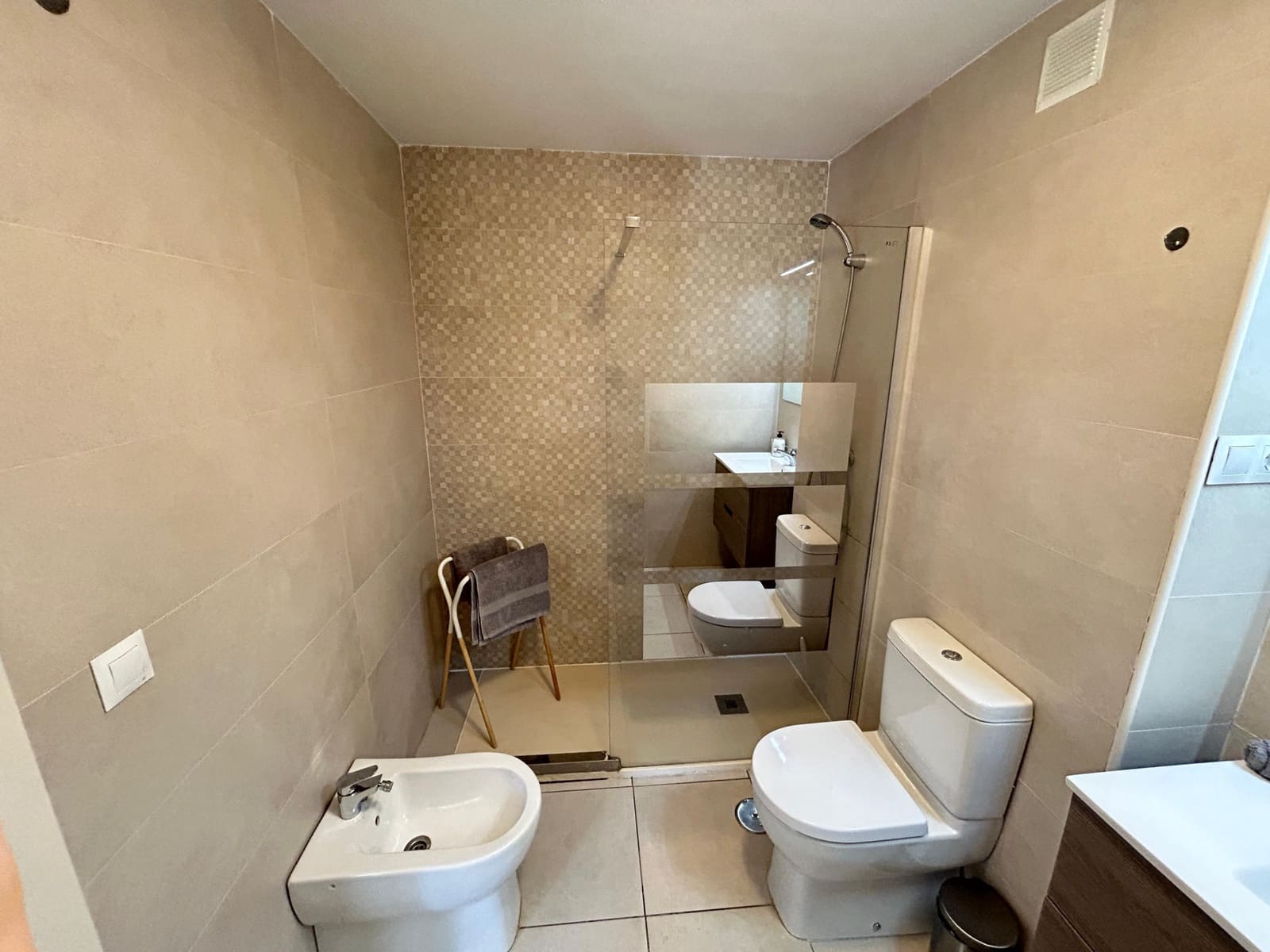 3 bedroom Apartment for rent in Nueva Andalucia with pool garage - € 2,000 (Ref: 9541000)