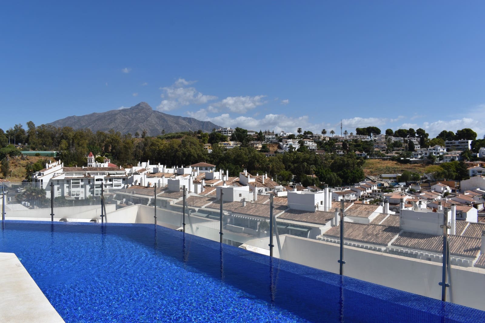 3 bedroom Apartment for rent in Nueva Andalucia with pool garage - € 2,000 (Ref: 9541000)