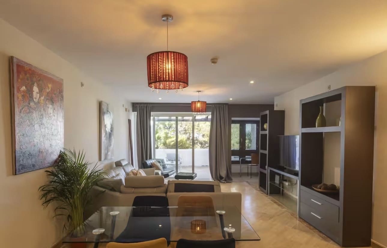 1 sypialnia Apartament do wynajęcia w Marbella z basenem garażem - 1 800 € (Ref: 9565024)