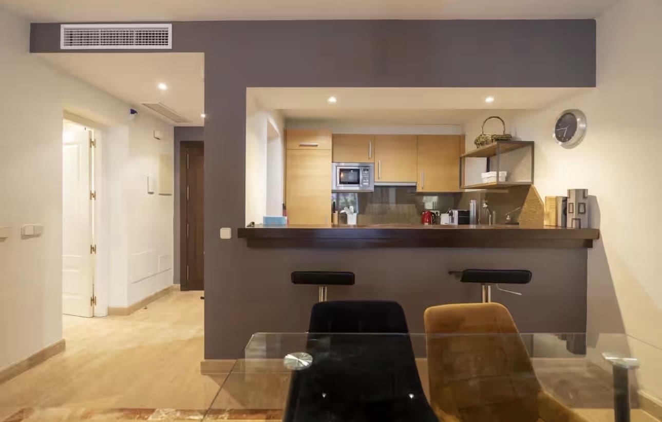 1 sypialnia Apartament do wynajęcia w Marbella z basenem garażem - 1 800 € (Ref: 9565024)