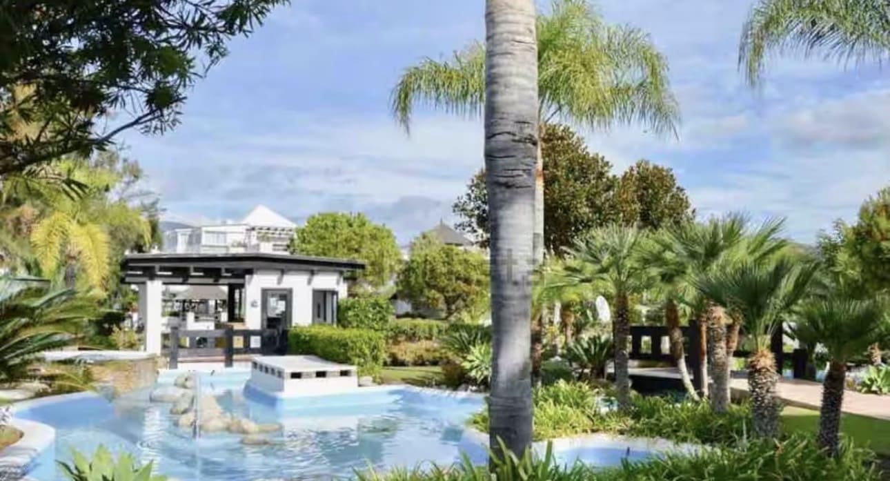 1 sypialnia Apartament do wynajęcia w Marbella z basenem garażem - 1 800 € (Ref: 9565024)