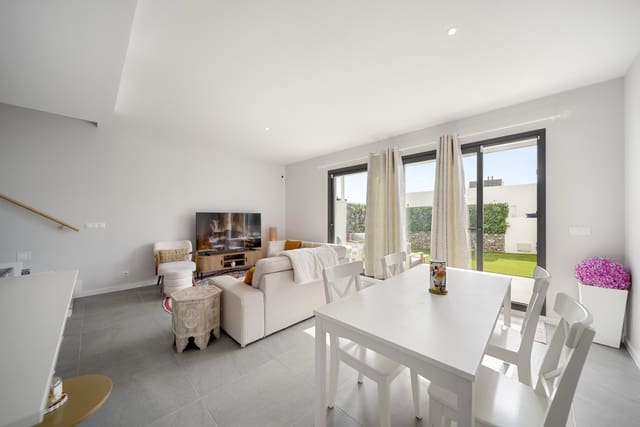 4 soverom Kjedet enebolig til salgs i Riviera del Sol, Mijas med svømmebasseng garasje - € 640 000 (Ref: 9666416)