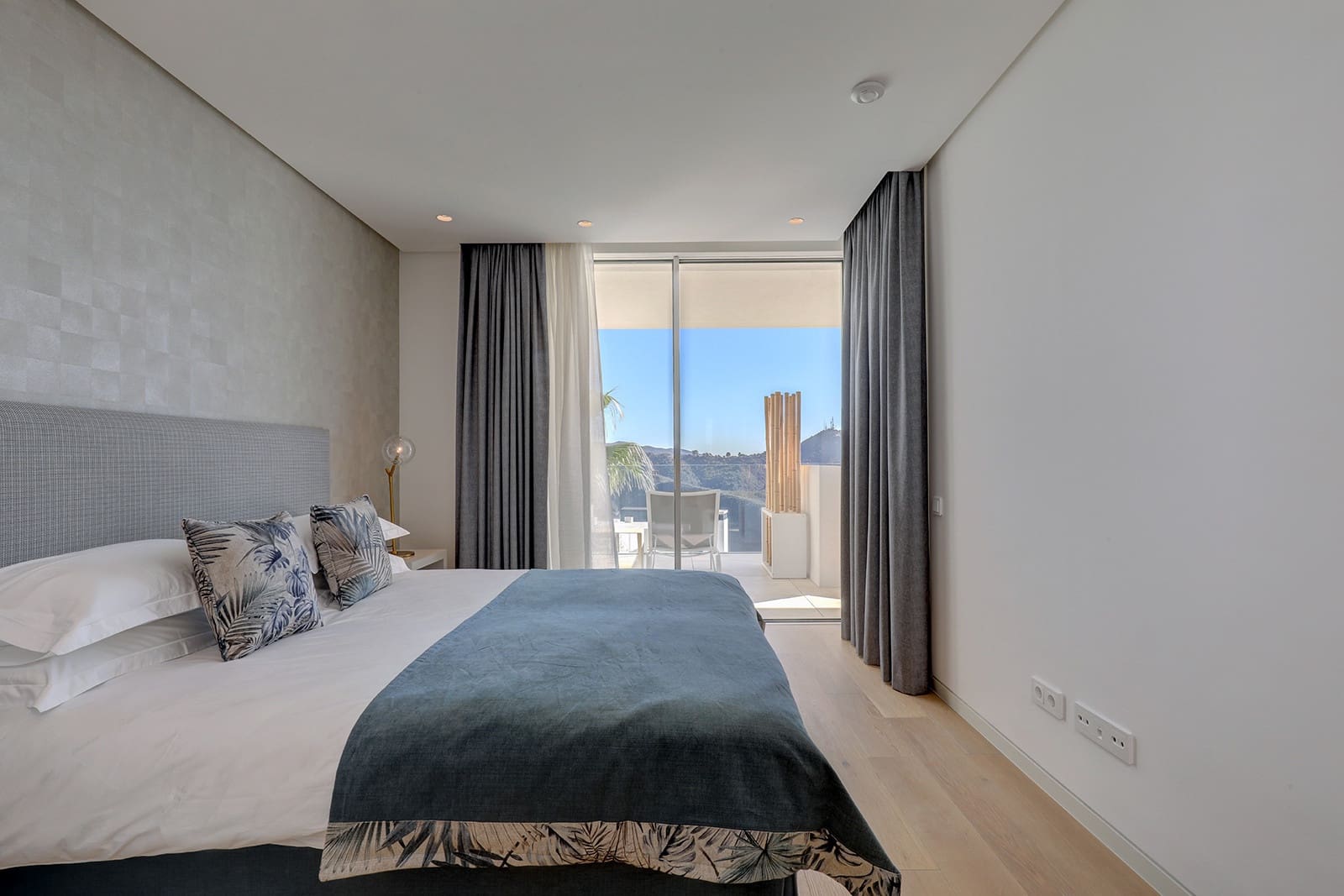 2 soveværelse Lejlighed til salg i Ojen med swimmingpool garage - € 770.000 (Ref: 9677367)