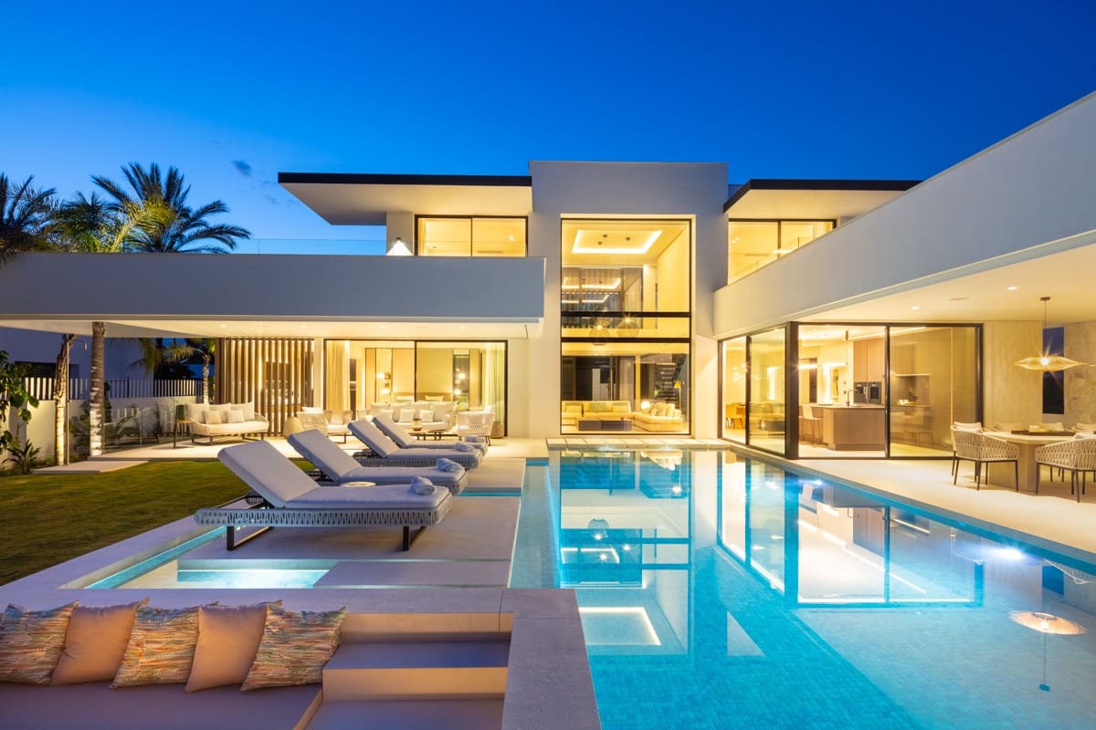 5 sovrum Villa till salu i Nueva Andalucia med pool garage - 5 995 000 € (Ref: 9677369)