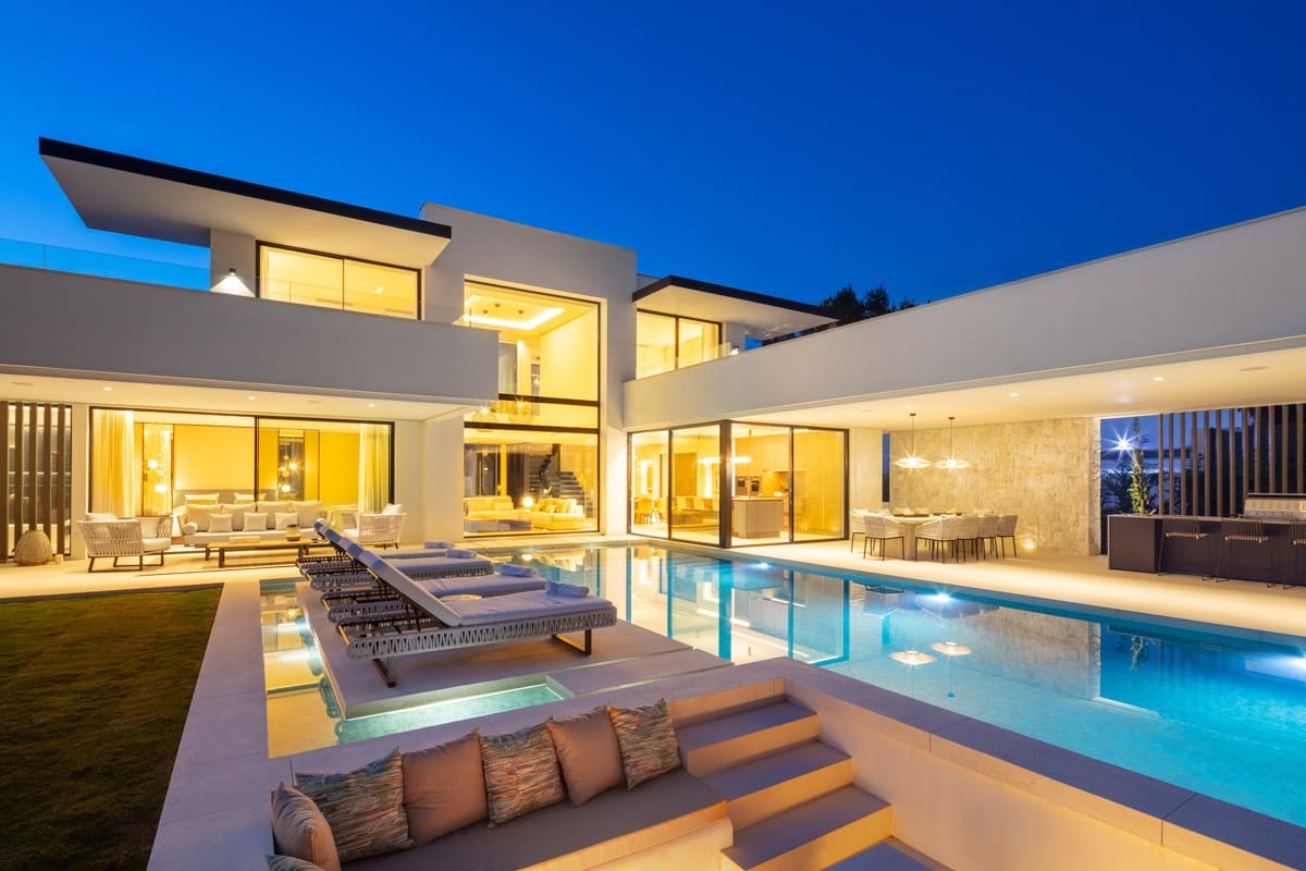 5 sovrum Villa till salu i Nueva Andalucia med pool garage - 5 995 000 € (Ref: 9677369)