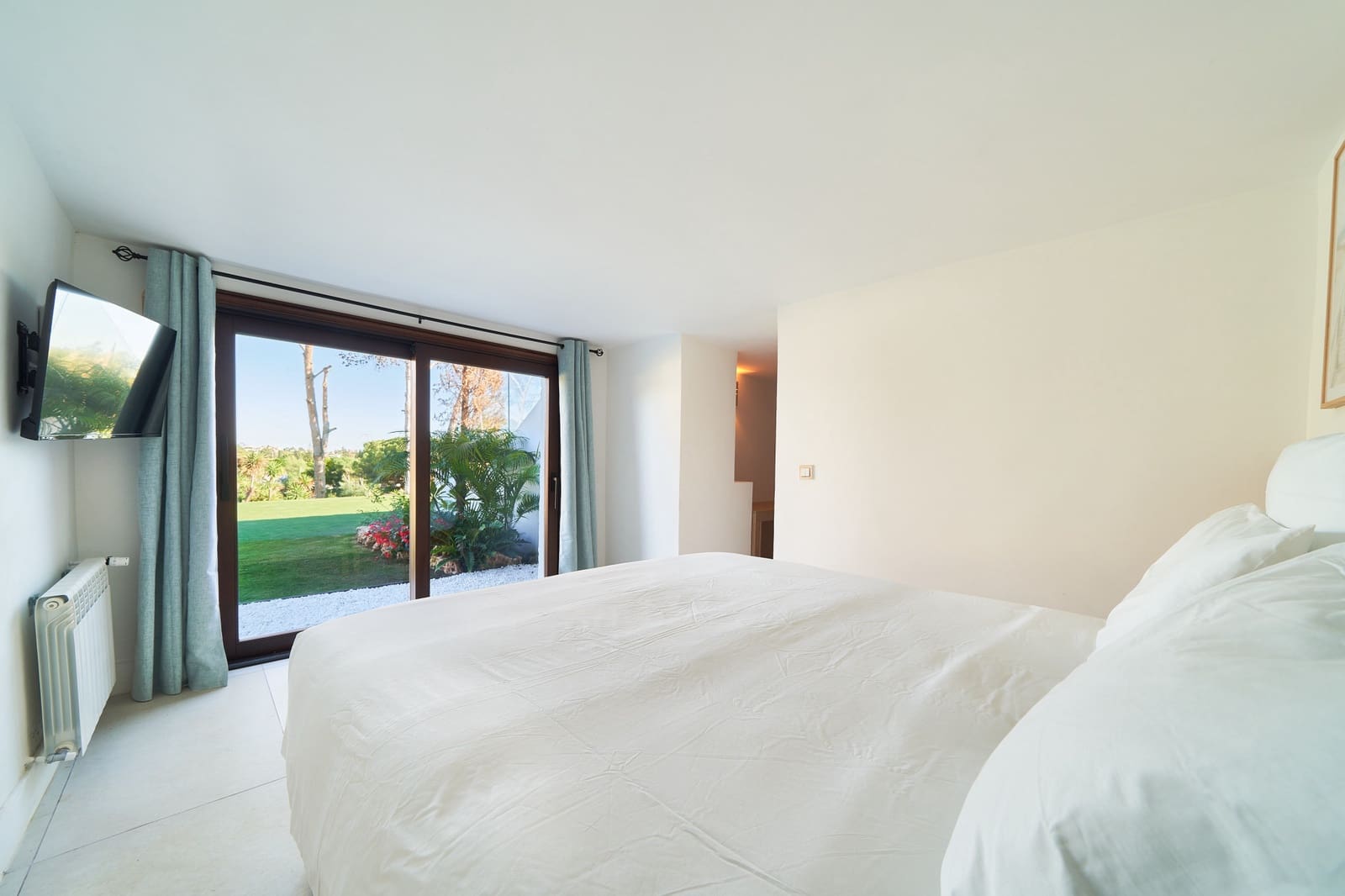 6 bedroom Villa for sale in San Pedro de Alcantara with pool garage - € 3,995,000 (Ref: 9677373)