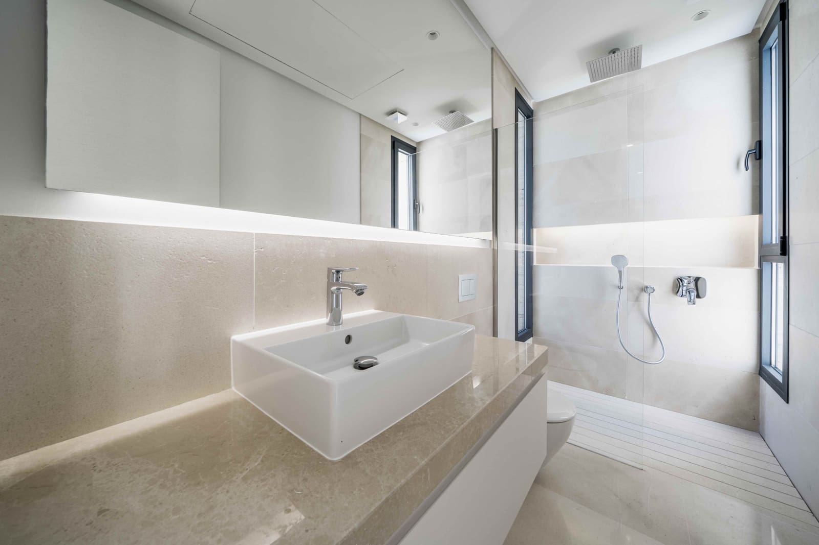 4 bedroom Villa for sale in El Paraiso with pool garage - € 1,995,000 (Ref: 9677376)