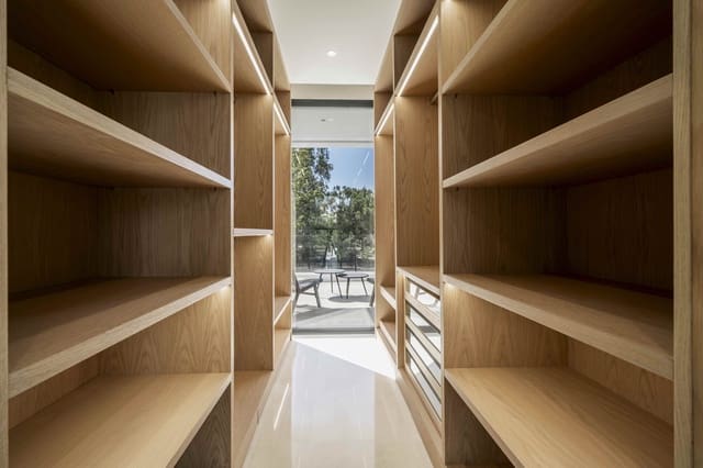 4 bedroom Villa for sale in El Paraiso, Estepona with pool garage - € 1,995,000 (Ref: 9677376)