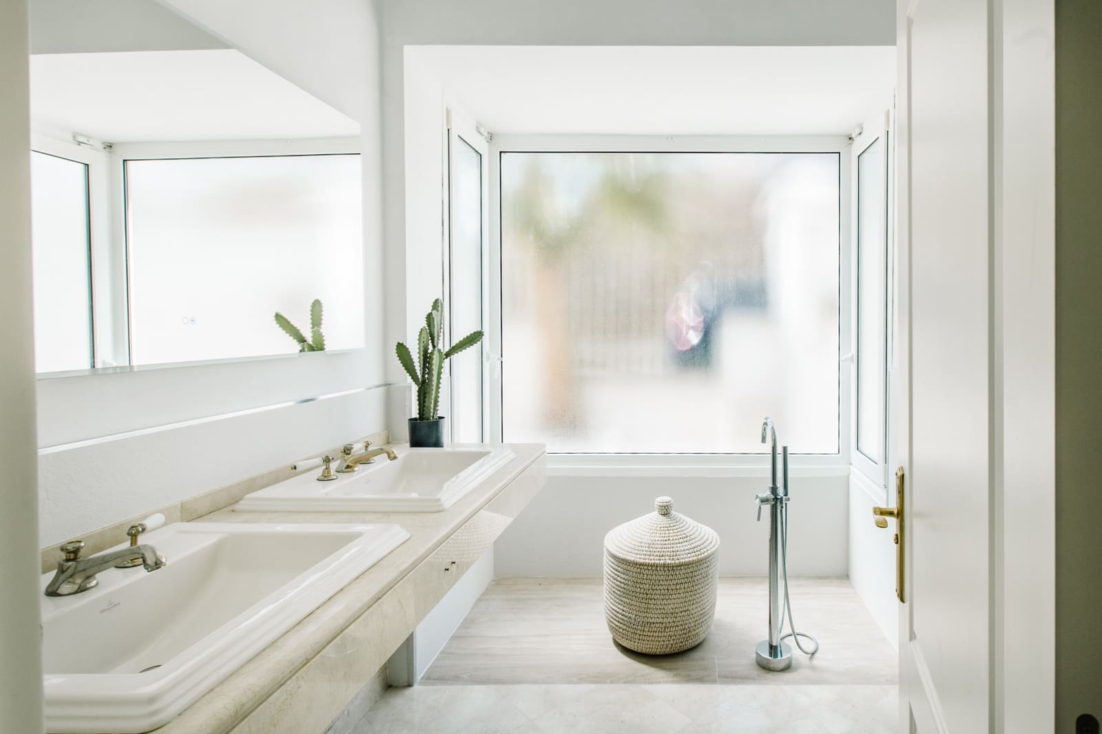 5 bedroom Villa for sale in New Golden Mile with pool garage - € 1,495,000 (Ref: 9677379)