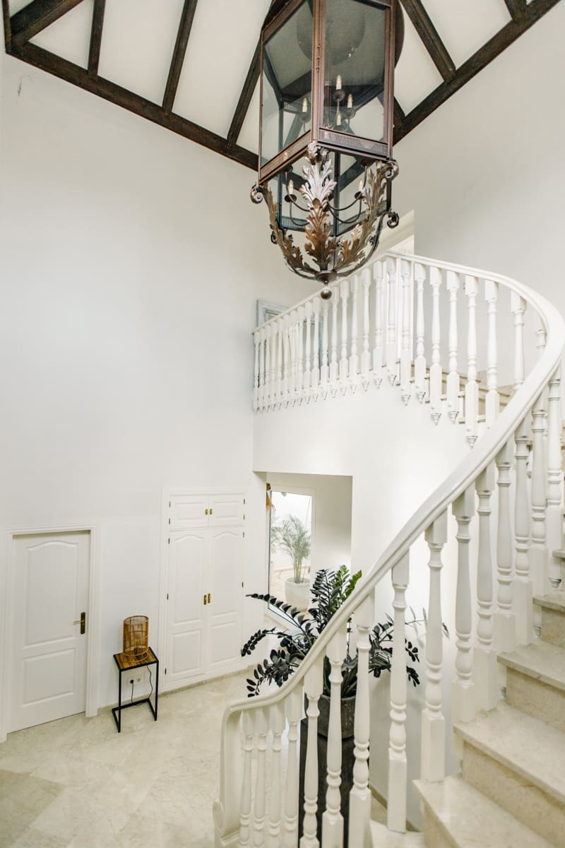 5 bedroom Villa for sale in New Golden Mile with pool garage - € 1,495,000 (Ref: 9677379)