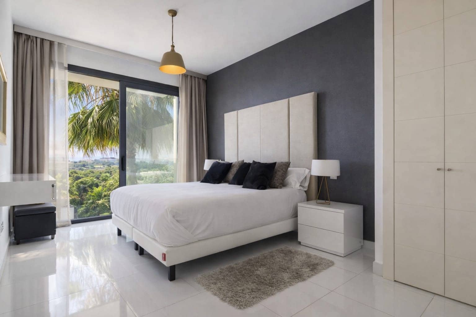 2 soverom Leilighet til leie i Benahavis med svømmebasseng garasje - € 3 600 (Ref: 9682447)