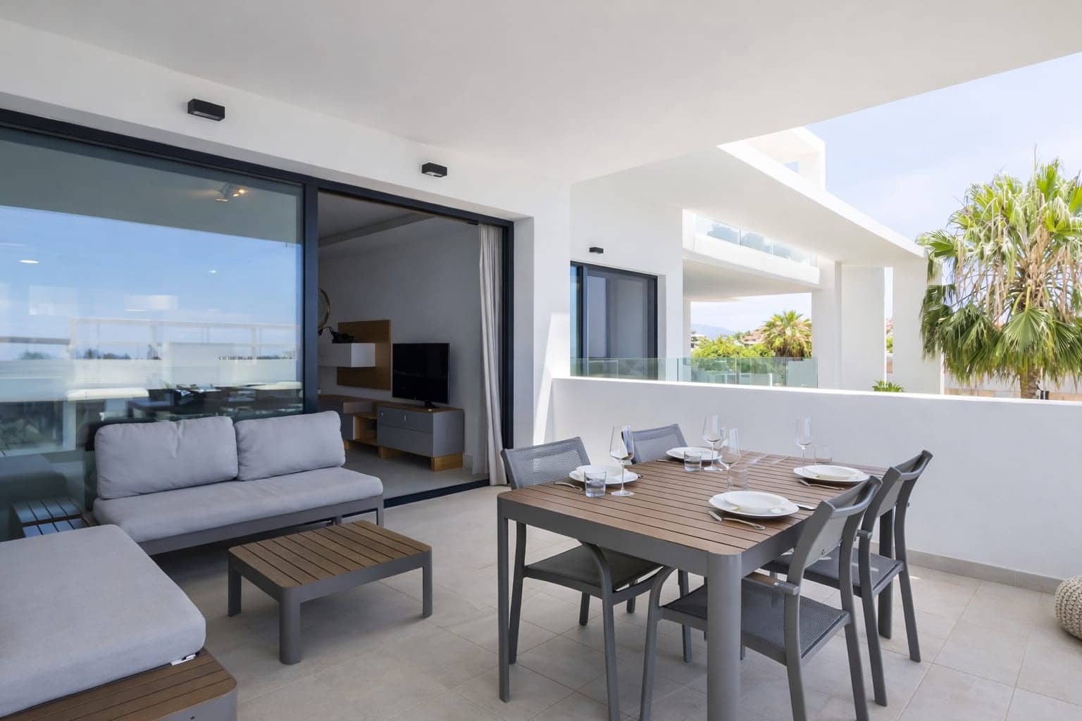 2 soverom Leilighet til leie i Benahavis med svømmebasseng garasje - € 3 600 (Ref: 9682447)