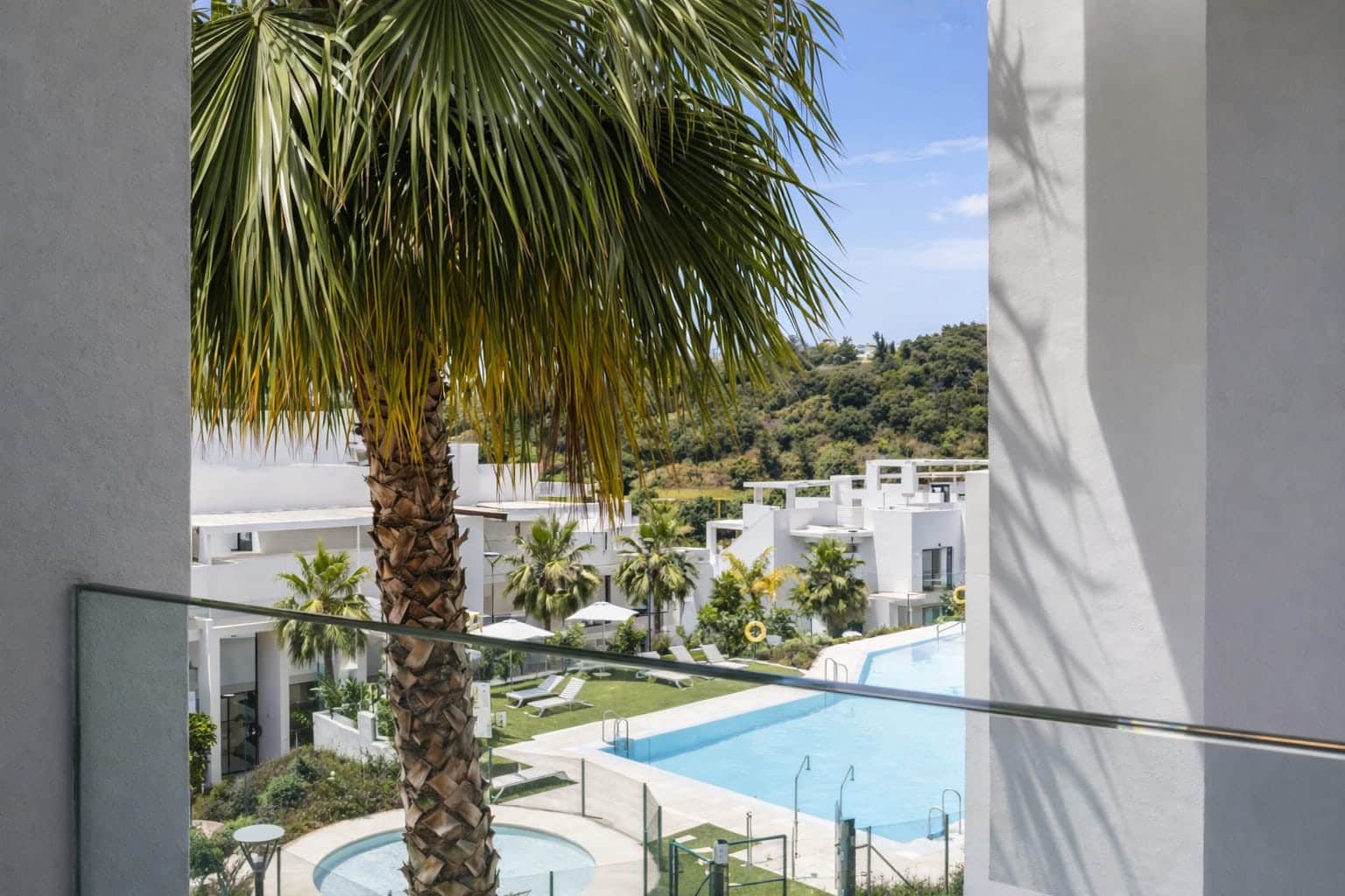 2 soverom Leilighet til leie i Benahavis med svømmebasseng garasje - € 3 600 (Ref: 9682447)