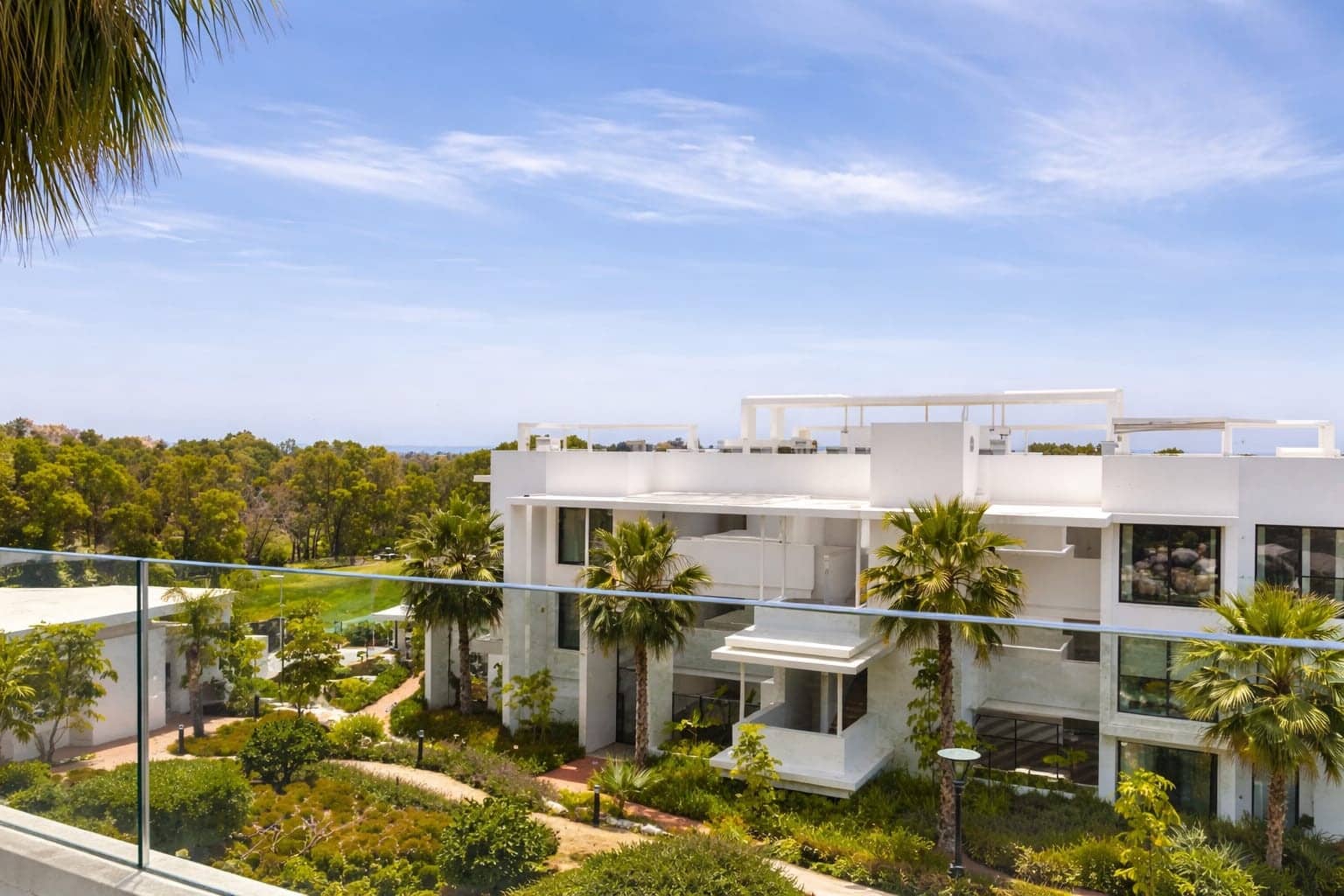 2 bedroom Apartment for rent in Benahavis with pool garage - € 3,600 (Ref: 9682447)