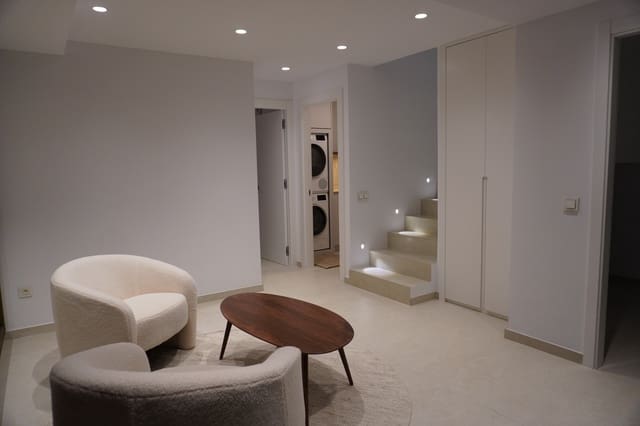 4 bedroom Semi-detached Villa for rent in Marbella with pool garage - € 15,000 (Ref: 9726579)