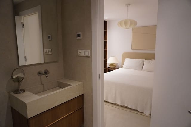 4 bedroom Semi-detached Villa for rent in Marbella with pool garage - € 15,000 (Ref: 9726579)