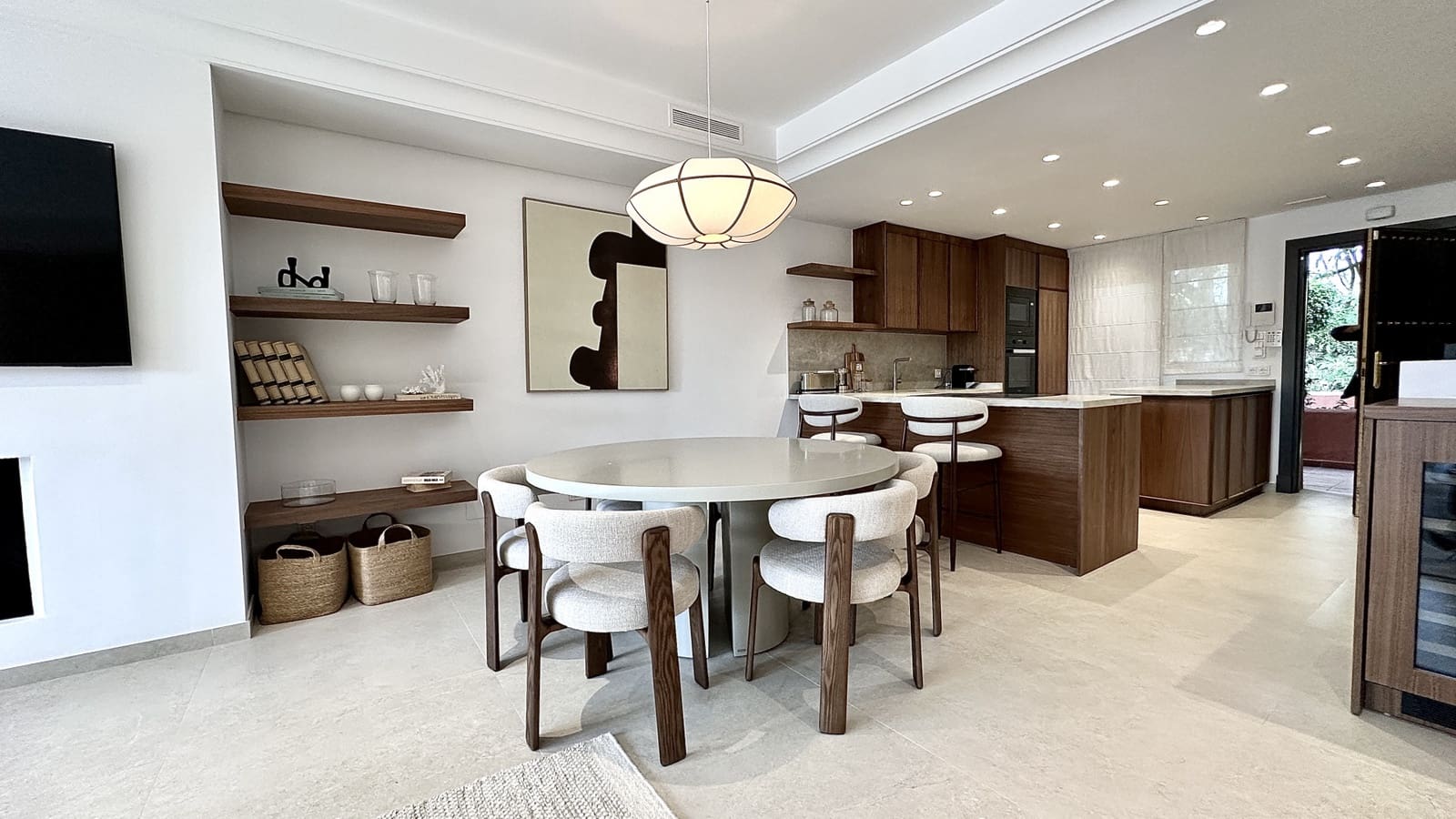 4 bedroom Semi-detached Villa for rent in Marbella with pool garage - € 15,000 (Ref: 9726579)