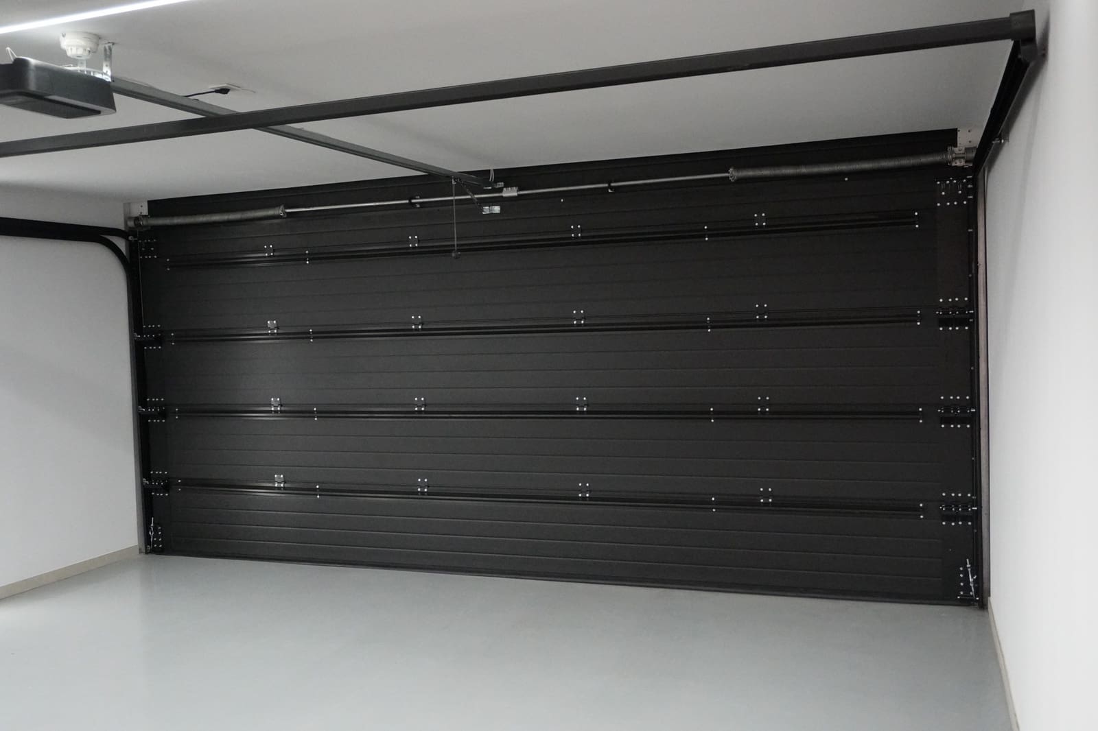 4 bedroom Semi-detached Villa for rent in Marbella with pool garage - € 15,000 (Ref: 9726579)