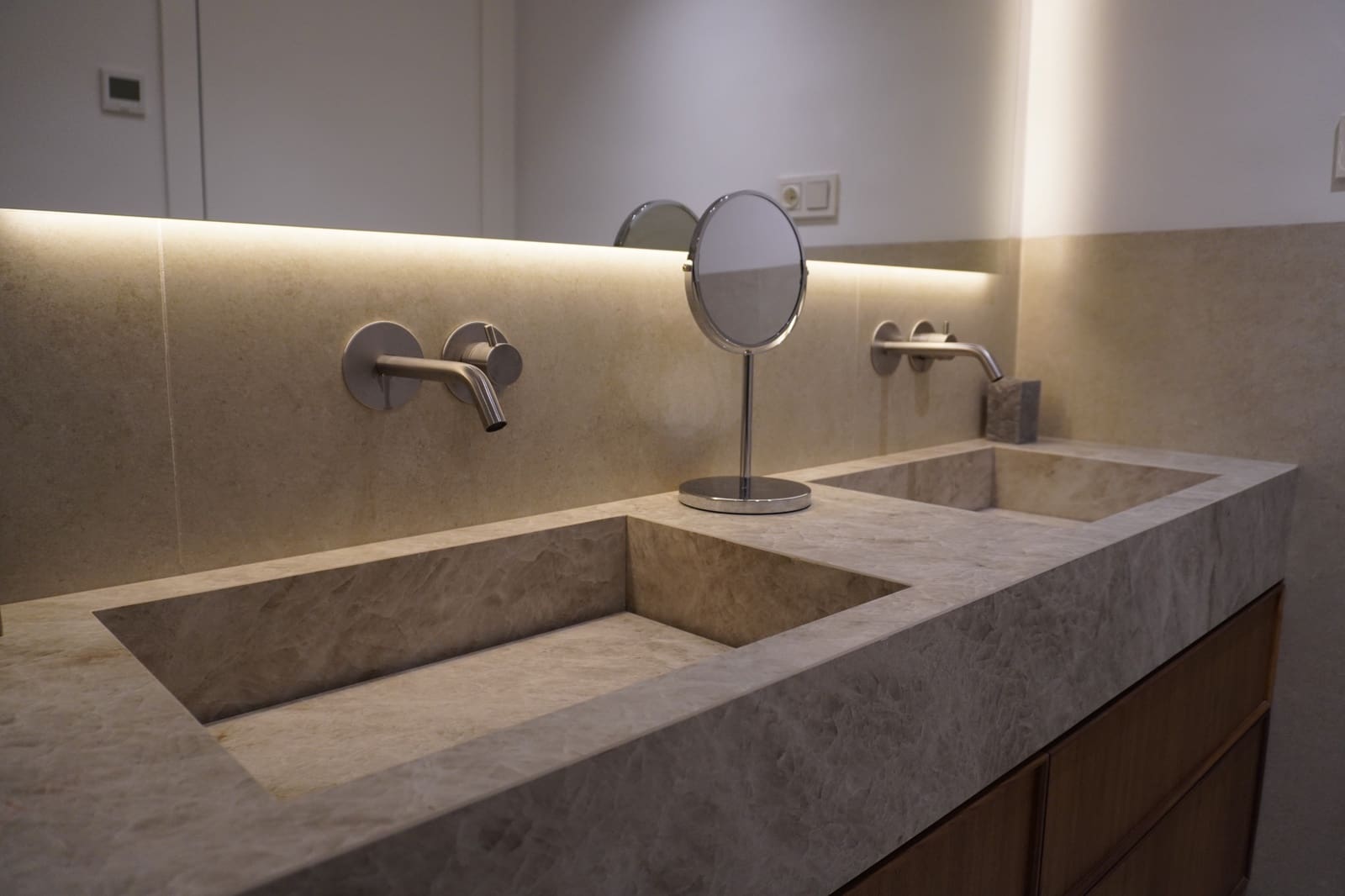 4 bedroom Semi-detached Villa for rent in Marbella with pool garage - € 15,000 (Ref: 9726579)