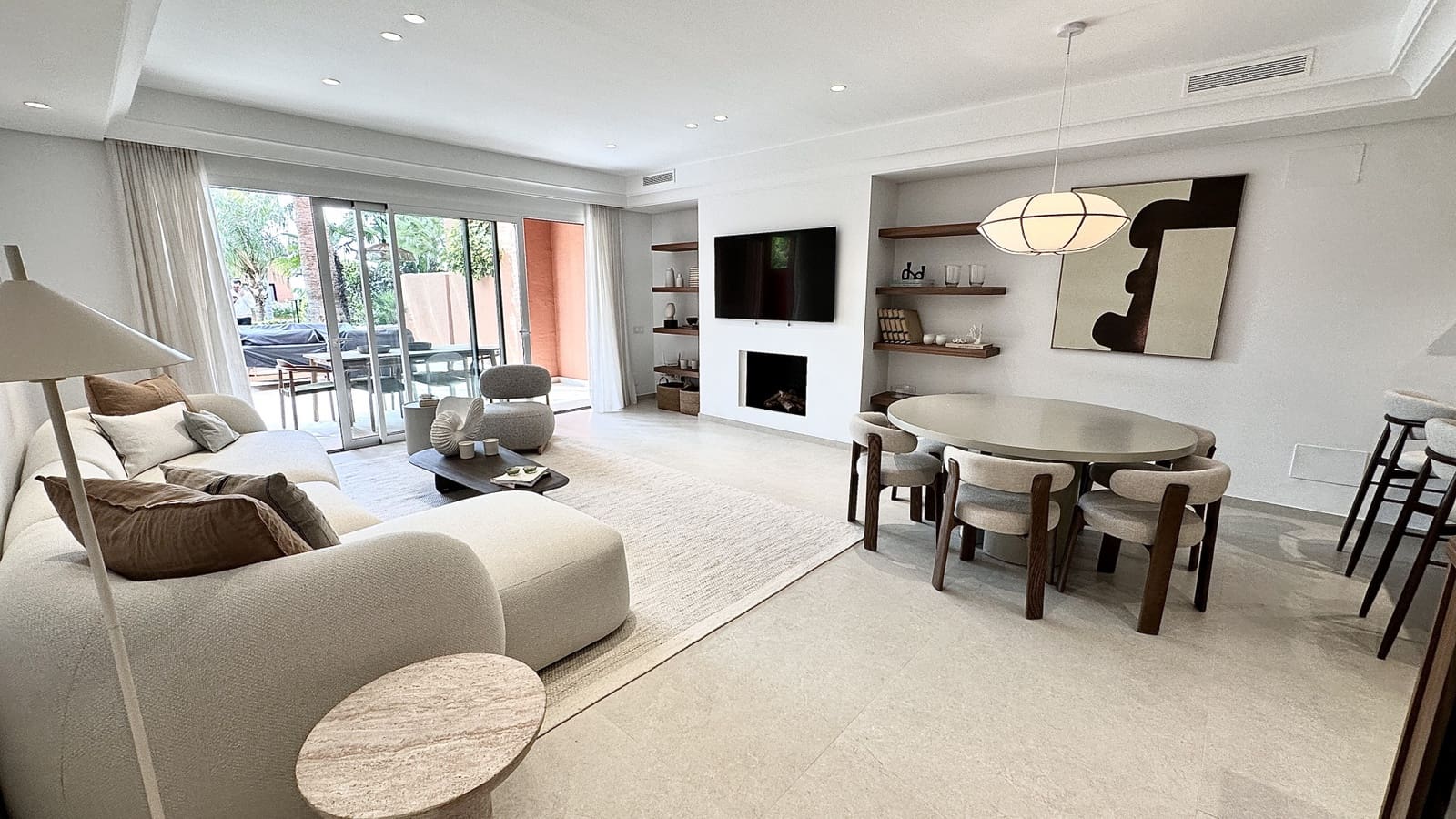 4 bedroom Semi-detached Villa for rent in Marbella with pool garage - € 15,000 (Ref: 9726579)