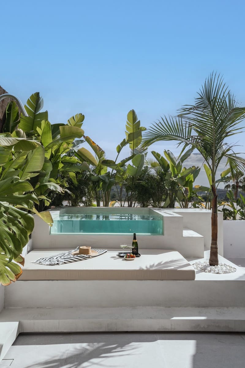 4 soverom Hus til salgs i Nueva Andalucia med svømmebasseng garasje - € 1 795 000 (Ref: 9825017)