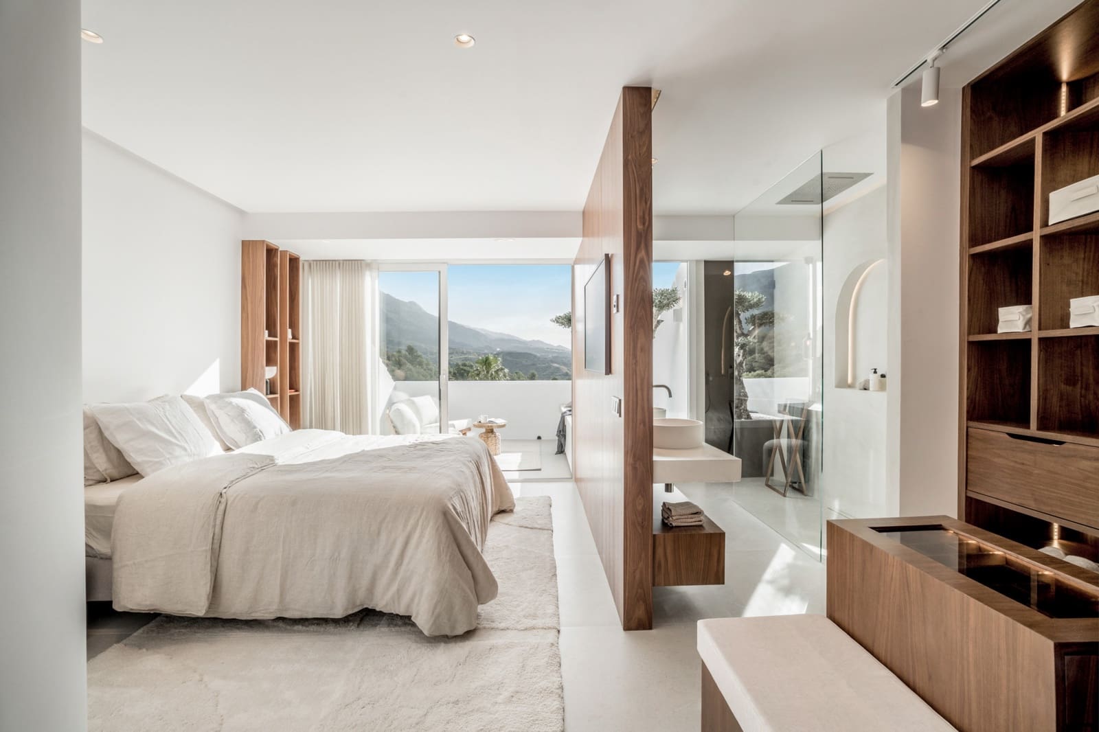 4 soverom Hus til salgs i Nueva Andalucia med svømmebasseng garasje - € 1 795 000 (Ref: 9825017)