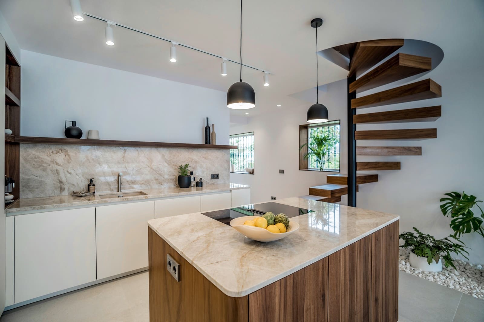 4 soverom Hus til salgs i Nueva Andalucia med svømmebasseng garasje - € 1 795 000 (Ref: 9825017)
