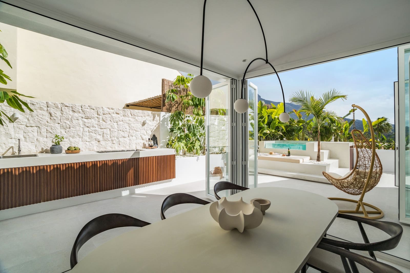 4 soverom Hus til salgs i Nueva Andalucia med svømmebasseng garasje - € 1 795 000 (Ref: 9825017)