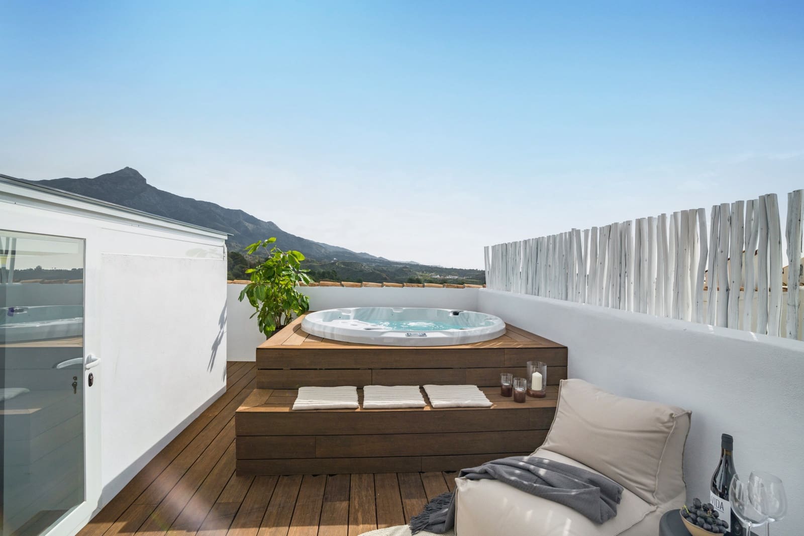 4 soverom Hus til salgs i Nueva Andalucia med svømmebasseng garasje - € 1 795 000 (Ref: 9825017)