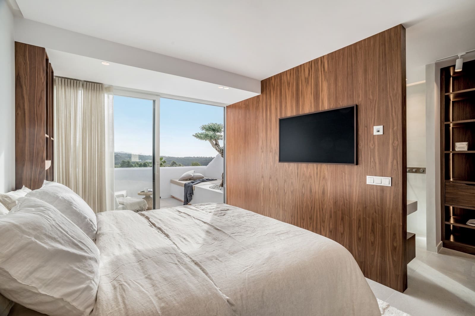 4 soverom Hus til salgs i Nueva Andalucia med svømmebasseng garasje - € 1 795 000 (Ref: 9825017)