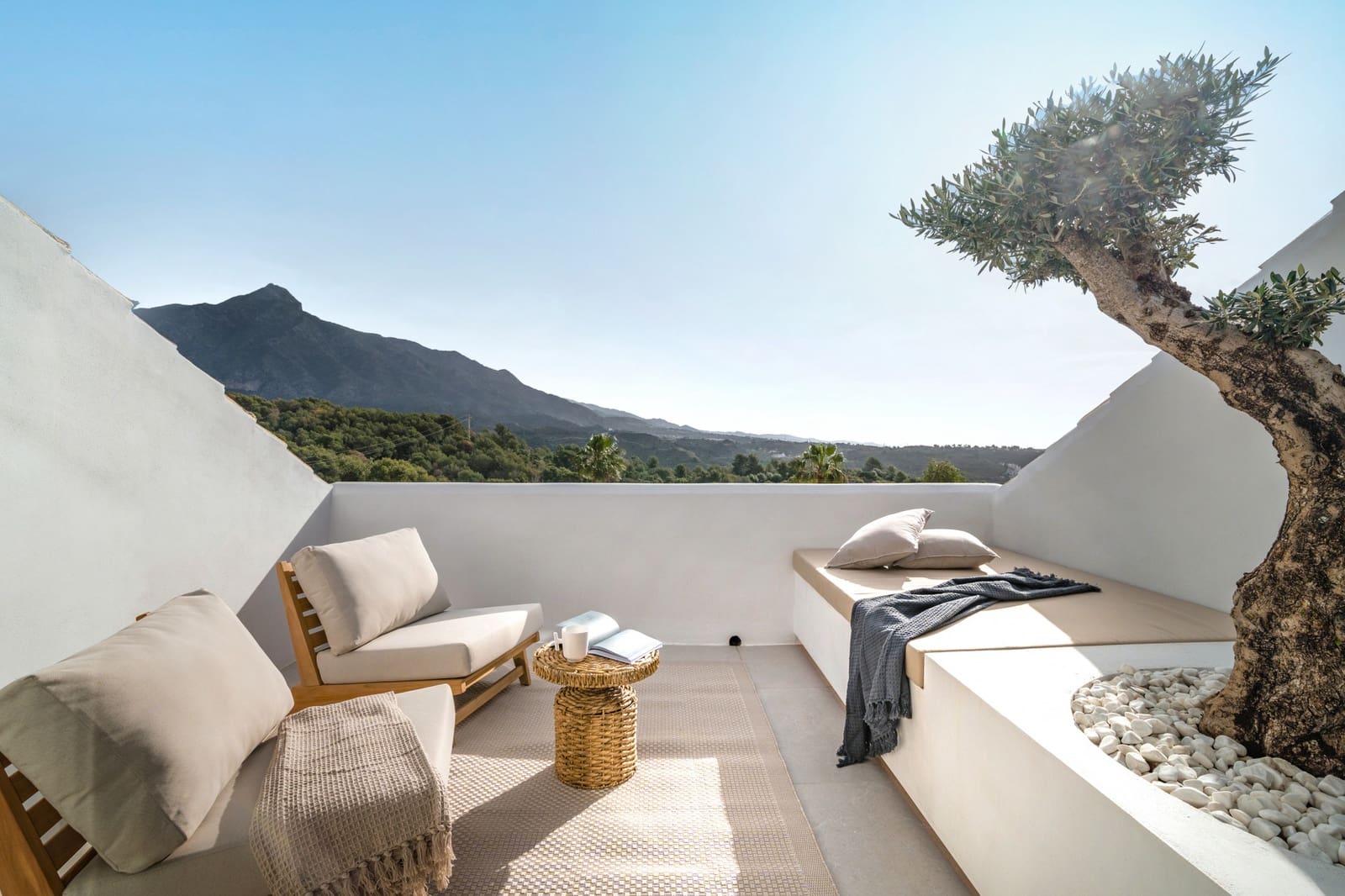 4 soverom Hus til salgs i Nueva Andalucia med svømmebasseng garasje - € 1 795 000 (Ref: 9825017)