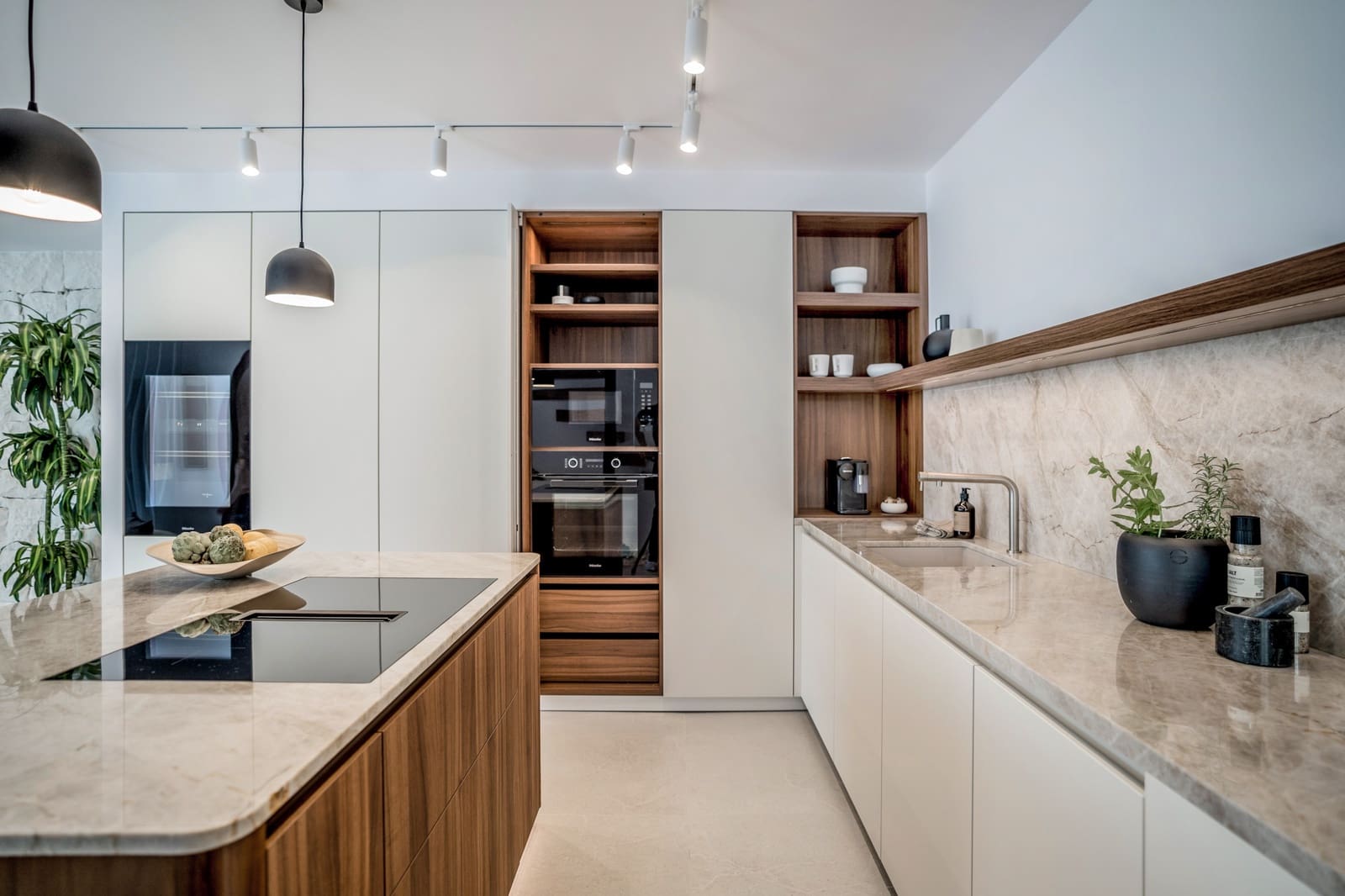 4 soverom Hus til salgs i Nueva Andalucia med svømmebasseng garasje - € 1 795 000 (Ref: 9825017)