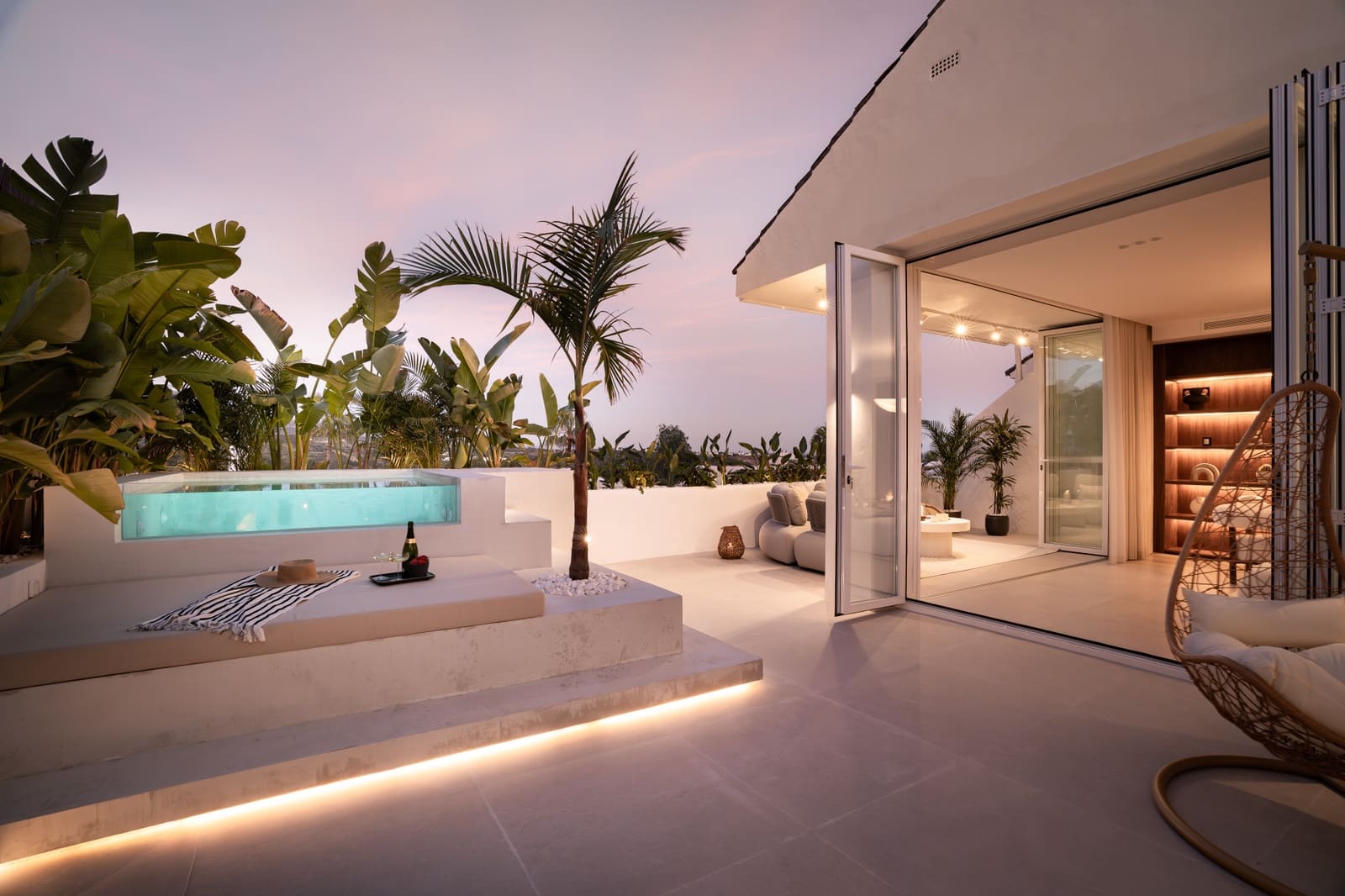 4 soverom Hus til salgs i Nueva Andalucia med svømmebasseng garasje - € 1 795 000 (Ref: 9825017)