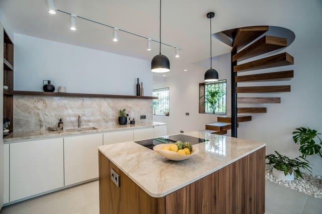 4 soverom Hus til salgs i Los Naranjos, Marbella med svømmebasseng garasje - € 1 795 000 (Ref: 9825017)
