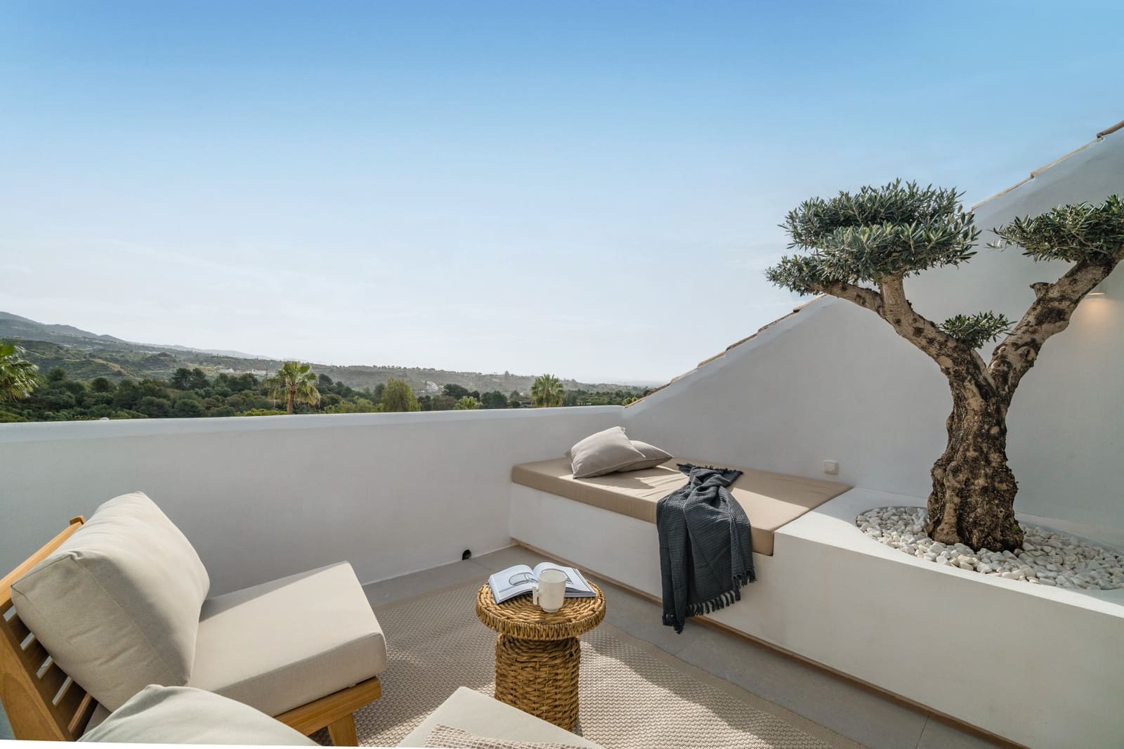 4 soverom Hus til salgs i Nueva Andalucia med svømmebasseng garasje - € 1 795 000 (Ref: 9825017)