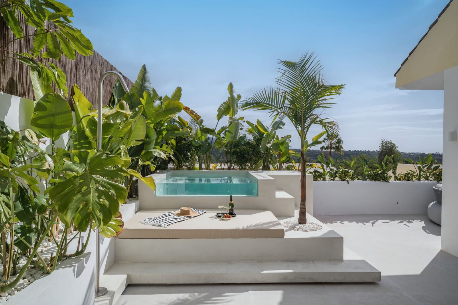 4 soverom Hus til salgs i Nueva Andalucia med svømmebasseng garasje - € 1 795 000 (Ref: 9825017)