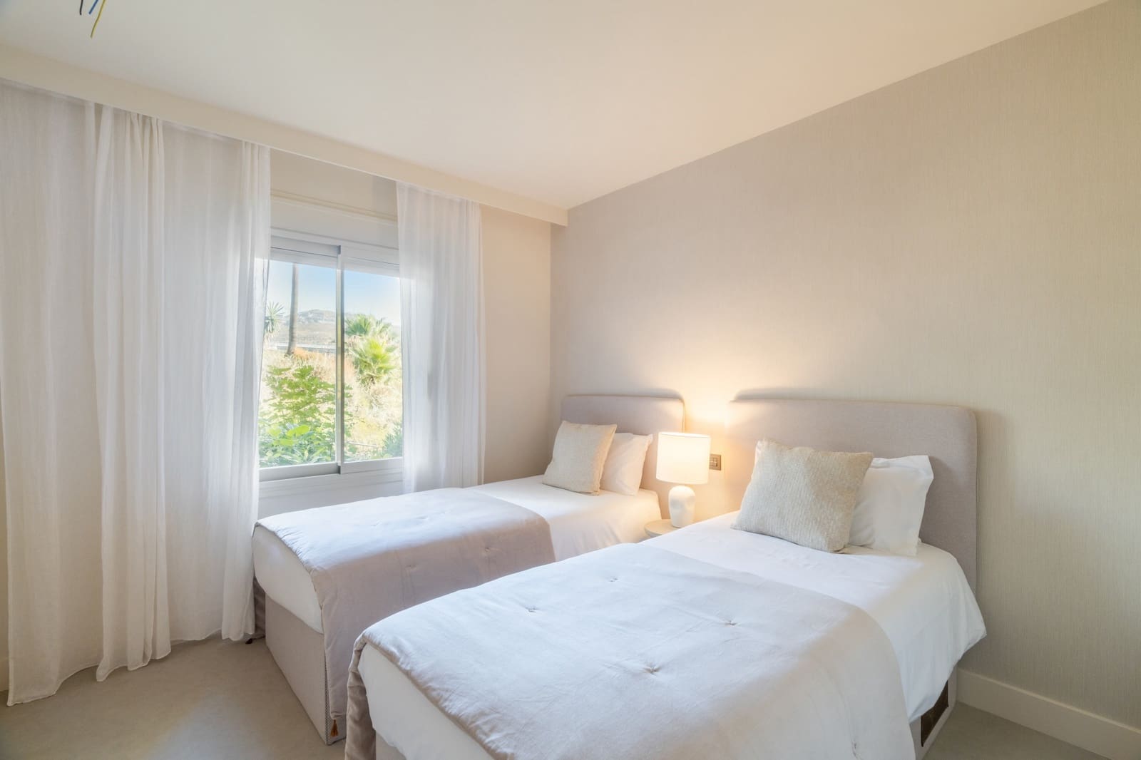 3 Zimmer Apartment zu verkaufen in Nueva Andalucia mit Pool Garage - 1.180.000 € (Ref: 9825022)