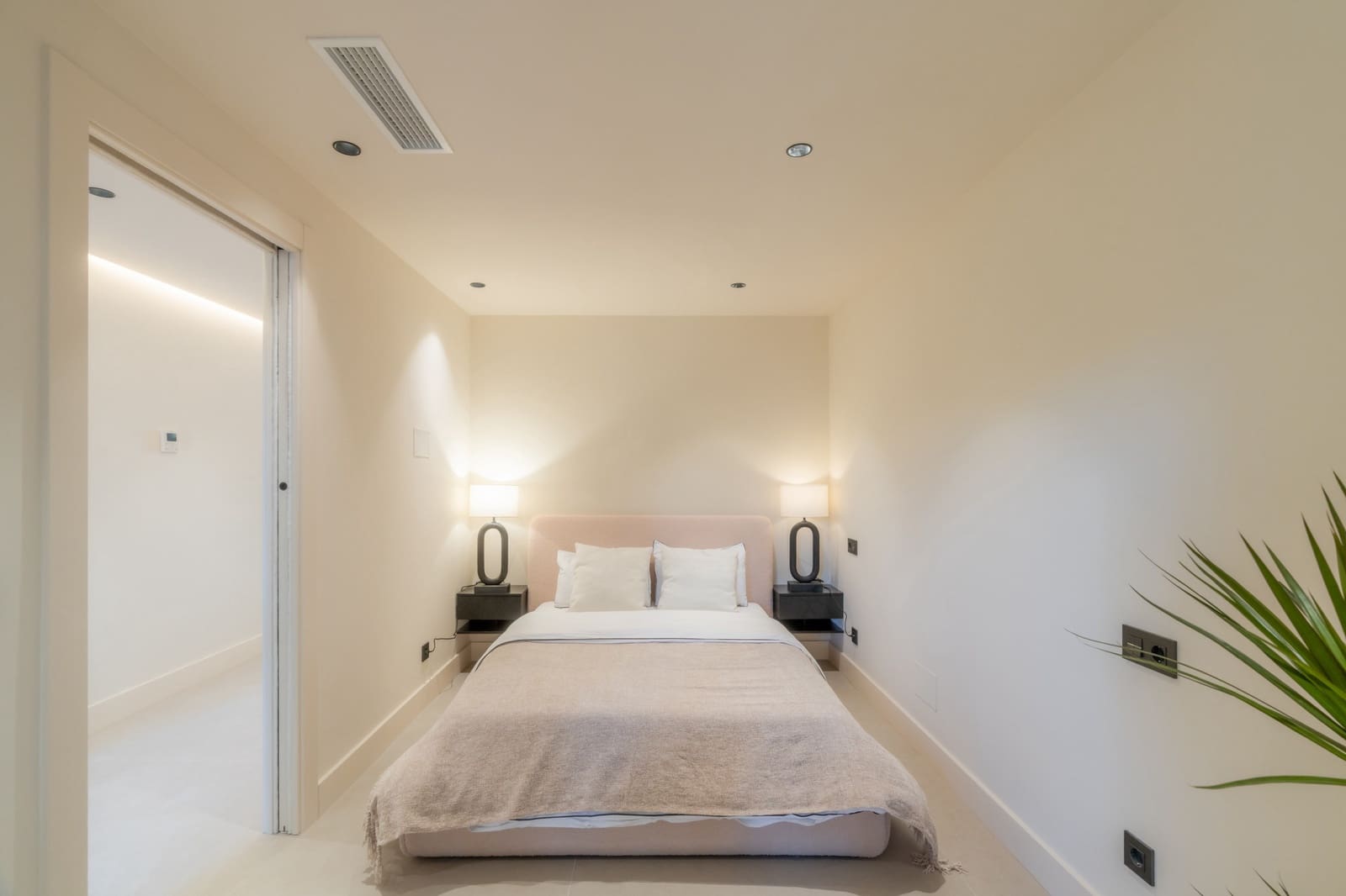 3 Zimmer Apartment zu verkaufen in Nueva Andalucia mit Pool Garage - 1.180.000 € (Ref: 9825022)