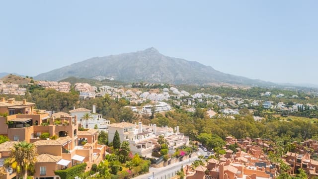 3 sypialnia Apartament na sprzedaż w Aloha Golf, Marbella z basenem garażem - 1 180 000 € (Ref: 9825022)