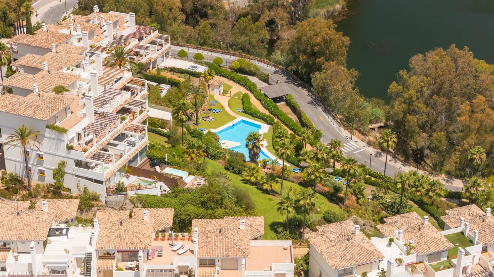 3 Zimmer Apartment zu verkaufen in Nueva Andalucia mit Pool Garage - 1.180.000 € (Ref: 9825022)
